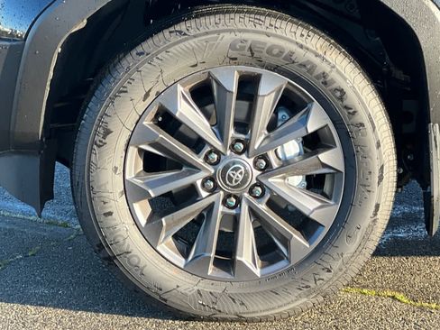 Used 2026 Toyota Land Cruiser image 30