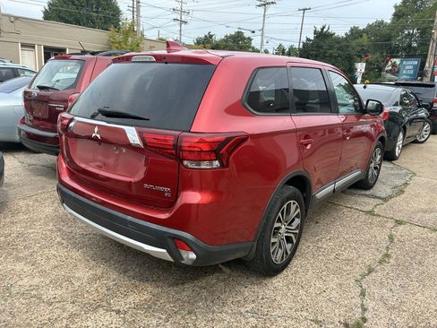 Used 2017 Mitsubishi Outlander SE AWD/4WD image 4