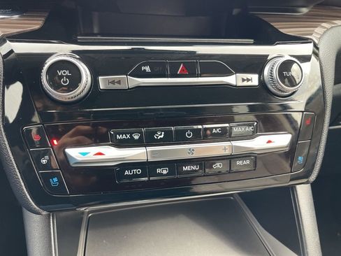 Certified 2023 Ford Explorer Limited w/ Equipment Group 301A image 12