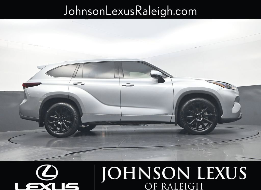Used 2024 Toyota Highlander Limited AWD/4WD image 20