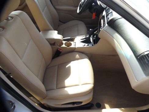 Used 2002 BMW 330xi Sedan image 20