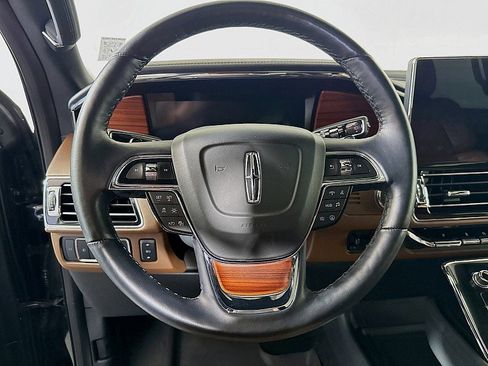 Used 2024 Lincoln Navigator Reserve AWD/4WD image 12