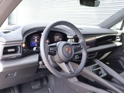 Used 2025 Porsche Macan 4 Electric image 4