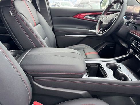 New 2026 Chevrolet Traverse RS w/ LPO, Floor Liner Package image 7