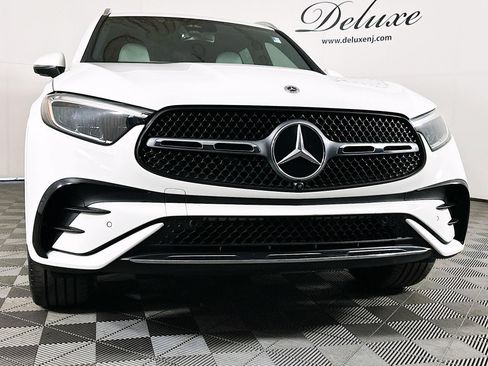 Used 2025 Mercedes-Benz GLC 350e 4MATIC w/ AMG Line image 29