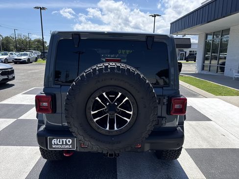 Used 2025 Jeep Wrangler Unlimited Rubicon AWD/4WD image 4