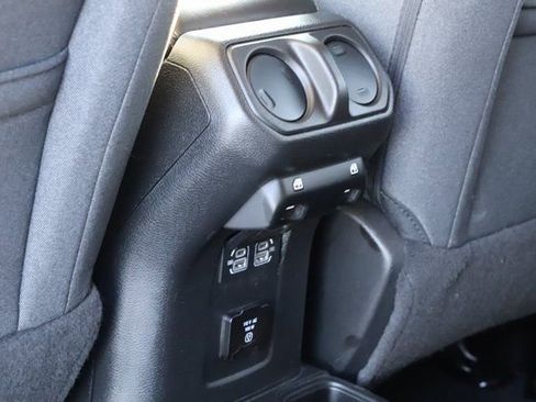 Used 2025 Jeep Wrangler Sahara image 19