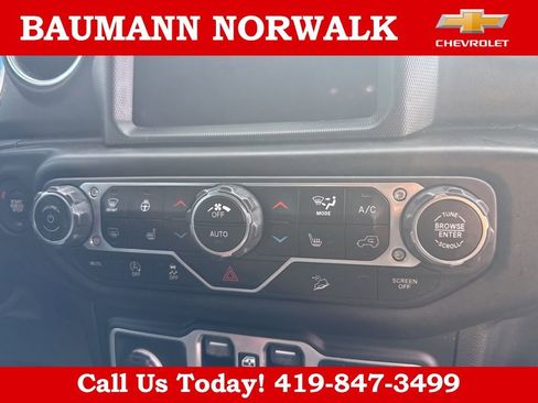 Used 2020 Jeep Wrangler Unlimited Sahara AWD/4WD image 25