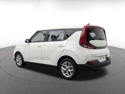 Used 2025 Kia Soul LX w/ LX Technology Package FWD image 7