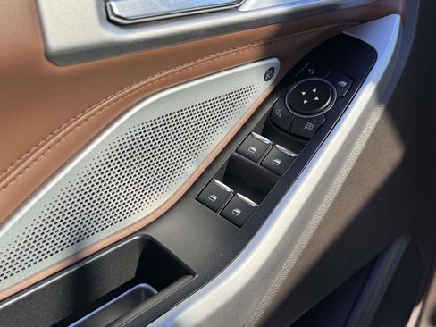 Used 2022 Ford Explorer King Ranch w/ Premium Technology Package image 30