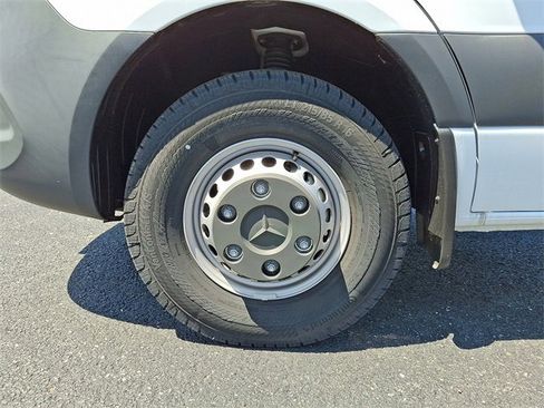 Used 2024 Mercedes-Benz Sprinter 4500 image 9