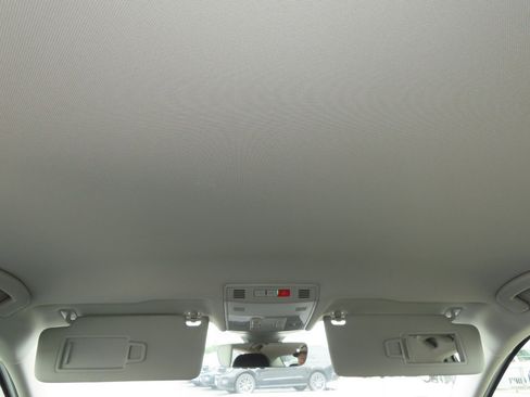 Used 2025 Volkswagen Jetta SE FWD image 22