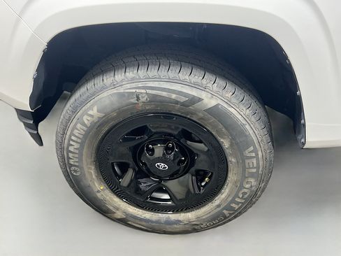 Used 2023 Toyota Tacoma SR AWD/4WD image 13