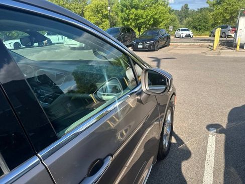 Used 2017 Chrysler Pacifica Touring-L Plus FWD image 30