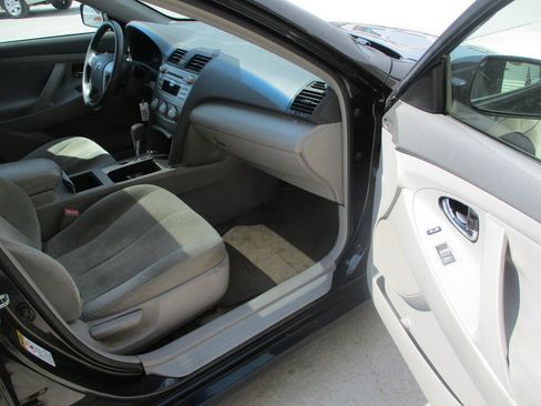 Used 2010 Toyota Camry LE FWD image 20