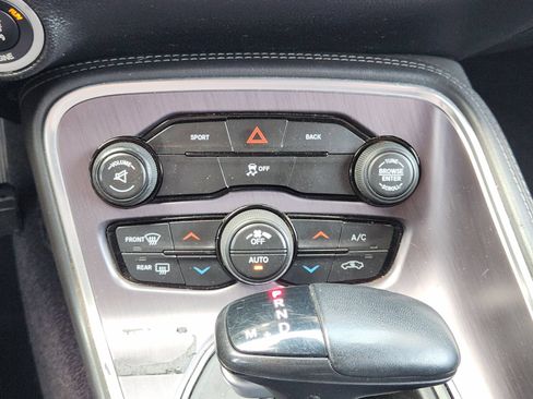 Used 2016 Dodge Challenger R/T RWD image 19