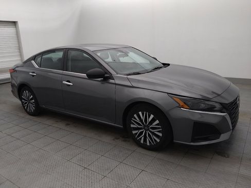 Used 2024 Nissan Altima 2.5 SV image 11