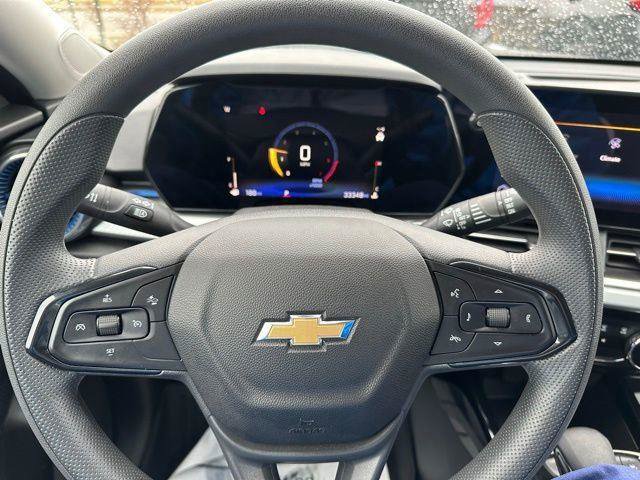Used 2025 Chevrolet Trax LT FWD image 39