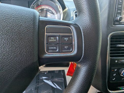 Used 2018 Dodge Grand Caravan SE w/ UConnect Hands-Free Group FWD image 14