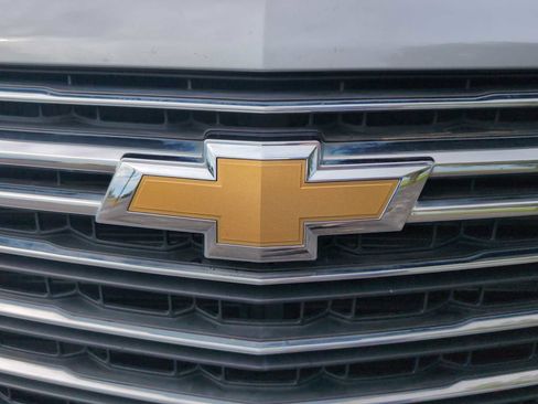 Used 2023 Chevrolet Traverse LT FWD image 30