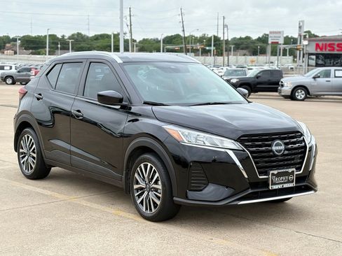 Used 2023 Nissan Kicks SV FWD image 4