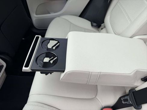 Used 2025 Mercedes-Benz GLC 350e 4MATIC image 13