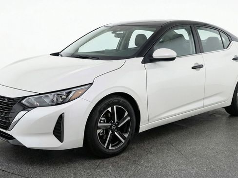 Used 2025 Nissan Sentra SV image 3