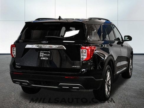 Used 2024 Ford Explorer XLT w/ Equipment Group 202A AWD/4WD image 7