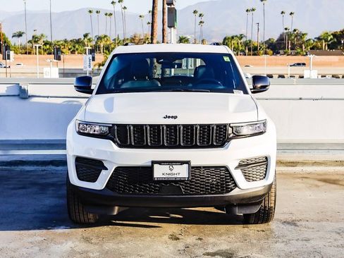 New 2025 Jeep Grand Cherokee Altitude image 3