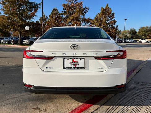 Used 2025 Toyota Camry LE image 7