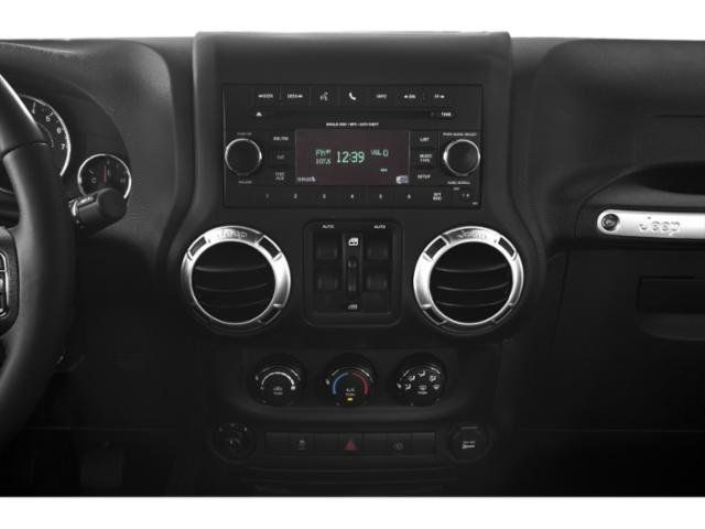 Used 2015 Jeep Wrangler Unlimited Sahara w/ Connectivity Group AWD/4WD image 13