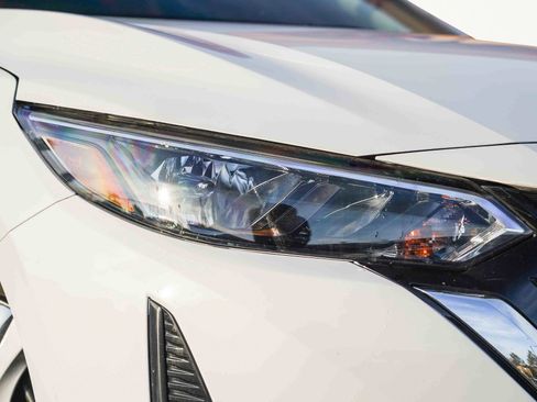 Used 2024 Nissan Sentra SV image 2