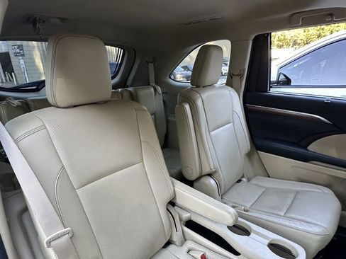 Used 2017 Toyota Highlander Limited image 39