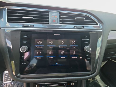 Used 2024 Volkswagen Tiguan SE w/ Panoramic Sunroof Package AWD/4WD image 22