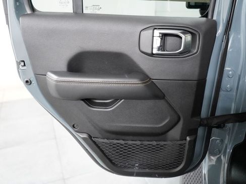 Used 2025 Jeep Wrangler Unlimited Sahara AWD/4WD image 21
