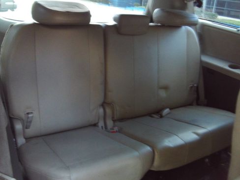 Used 2011 Toyota Sienna XLE image 18