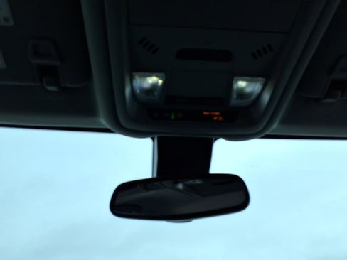 Used 2021 GMC Terrain SLT image 18