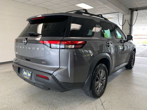 Used 2022 Nissan Pathfinder SV FWD image 4