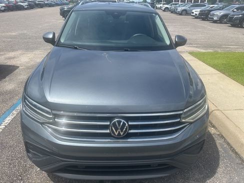Used 2024 Volkswagen Tiguan SE FWD image 8
