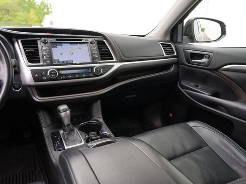 Used 2018 Toyota Highlander Limited AWD/4WD image 22