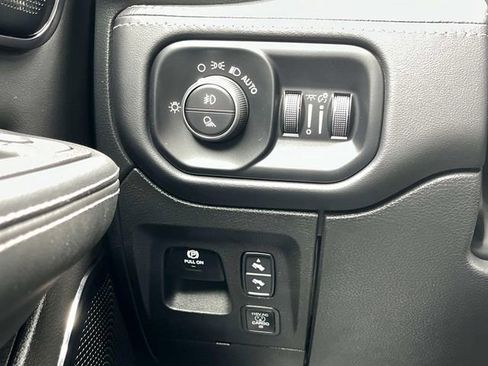 Used 2025 RAM 1500 Limited image 28
