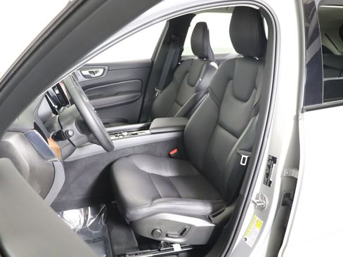 Used 2024 Volvo XC60 B5 Plus image 28