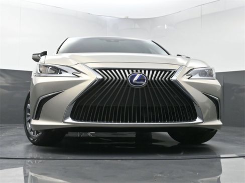 Used 2021 Lexus ES 300h w/ Premium Package image 27
