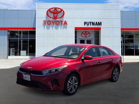 Used 2023 Kia Forte LXS w/ LXS Technology Package FWD image 8