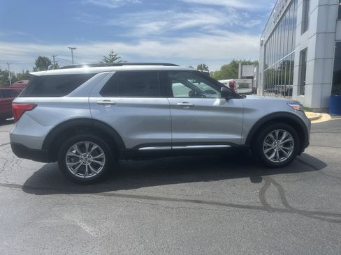 Used 2023 Ford Explorer XLT w/ Equipment Group 202A image 2