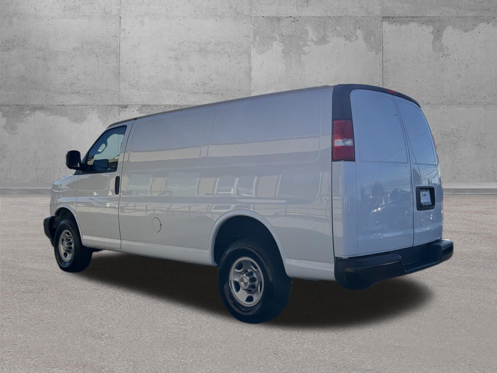 Used 2023 Chevrolet Express 2500 w/ Driver Convenience Package RWD image 5