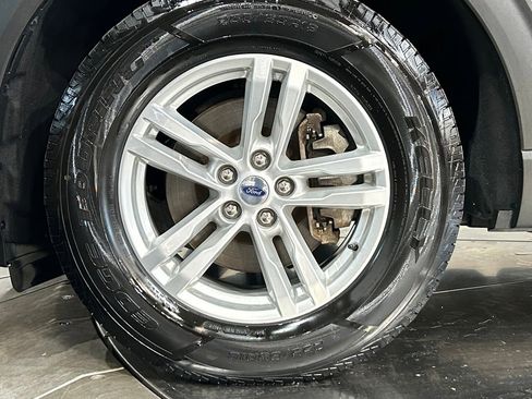 Used 2022 Ford Explorer XLT w/ Equipment Group 202A AWD/4WD image 14