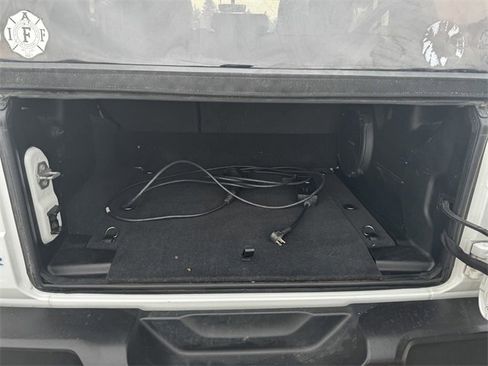 Certified 2022 Jeep Wrangler Unlimited Sahara w/ Cold Weather Group image 18