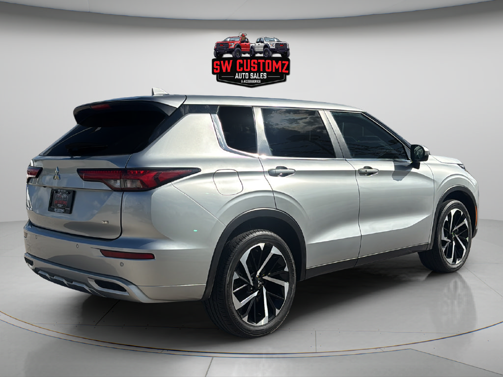 Used 2024 Mitsubishi Outlander AWD image 7