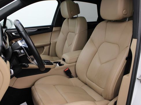 Certified 2021 Porsche Macan S AWD/4WD image 5